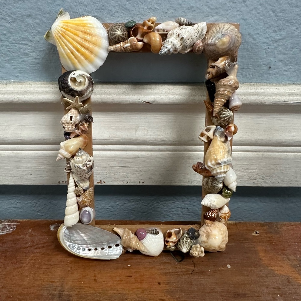 Rectangular shell frame - Picture 2 of 2